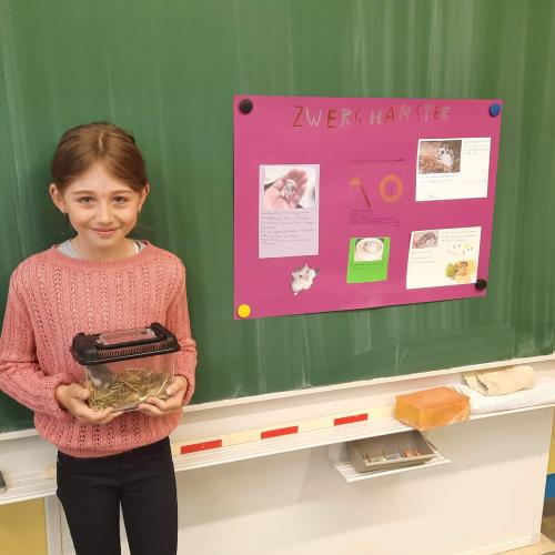 Mädchen mit Hamster