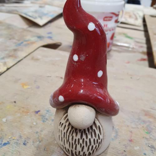 glasierter Wichtel aus Ton