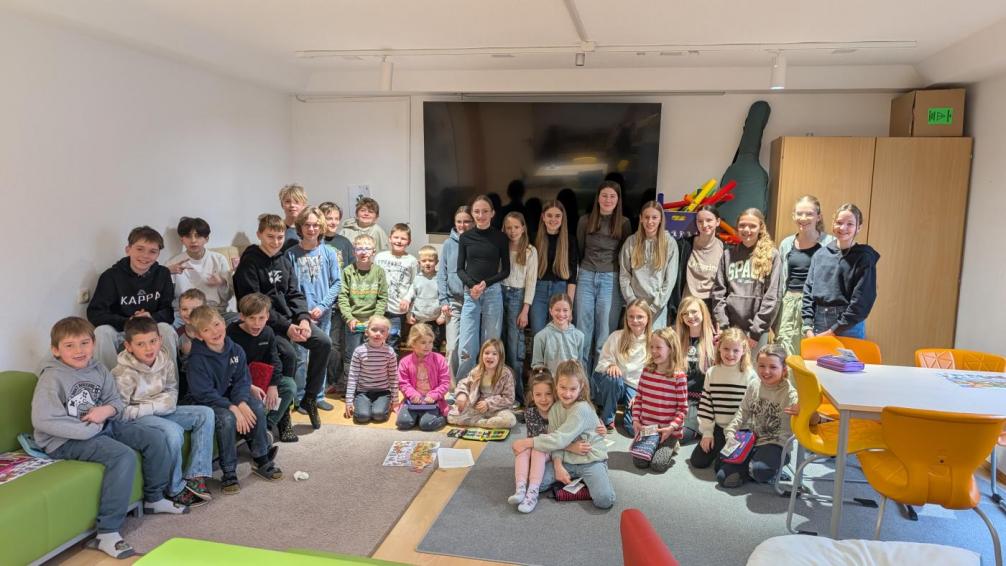 3b der Mittelschule und 1a der Volksschule Niederndorf