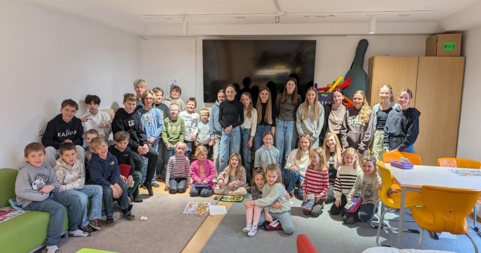 3b der Mittelschule und 1a der Volksschule Niederndorf